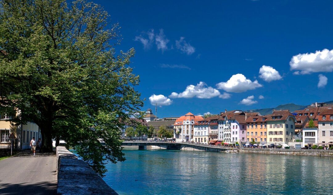 Panorama von Solothurn mit Aare und historischer Altstadt